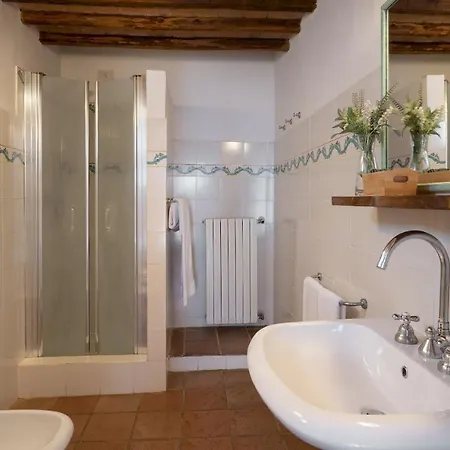 Villa Borgo Gallinaio 32, Emma Siena
