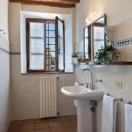 Borgo Gallinaio 32, Emma *