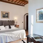 Borgo Gallinaio 32, Emma Villa *