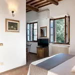 Villa Borgo Gallinaio 32, Emma *