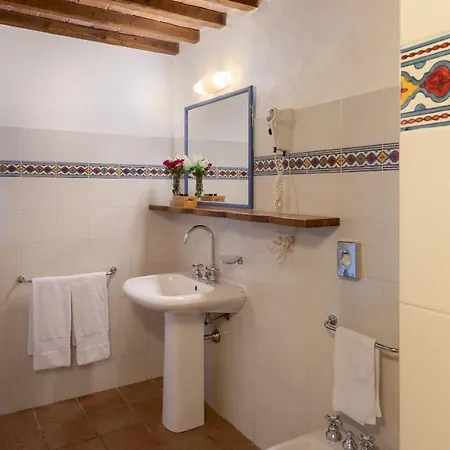 Borgo Gallinaio 32, Emma Вілла