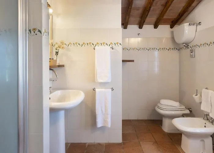 Borgo Gallinaio 32, Emma Villa